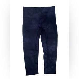 Athleta Recharge Tie Dye Black Blue Capri Leggings Medium